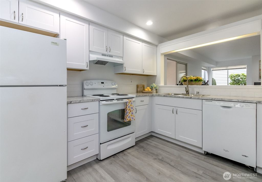 Photo of 307 S 328th Lane Ln, Federal Way, WA 98003 (MLS # 2495814)