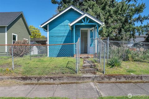 Photo of 203 Grant Street, Kelso, WA 98626 (MLS # 2438336)
