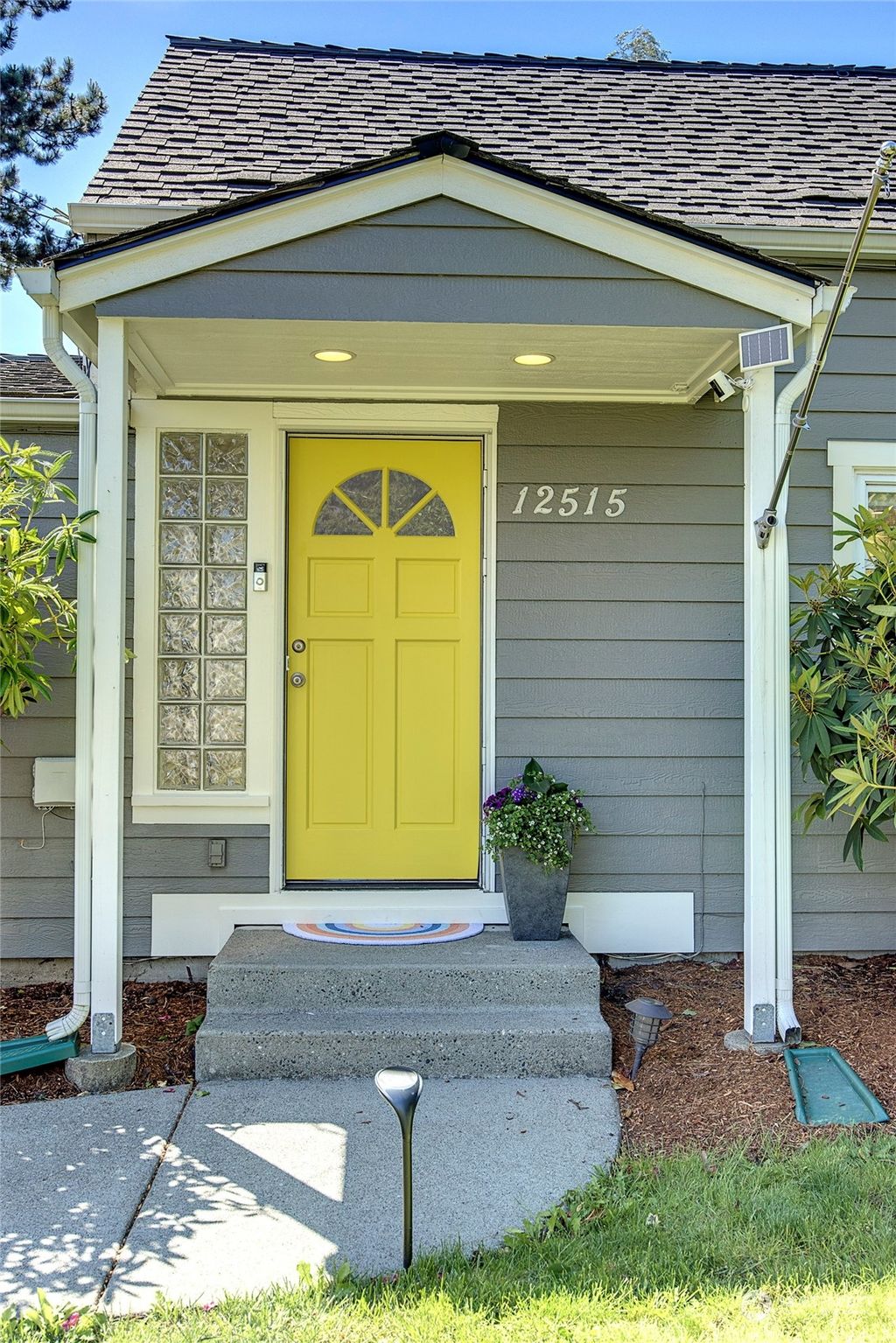 Photo of 12515 Phinney Avenue N, Seattle, WA 98133 (MLS # 2247353)