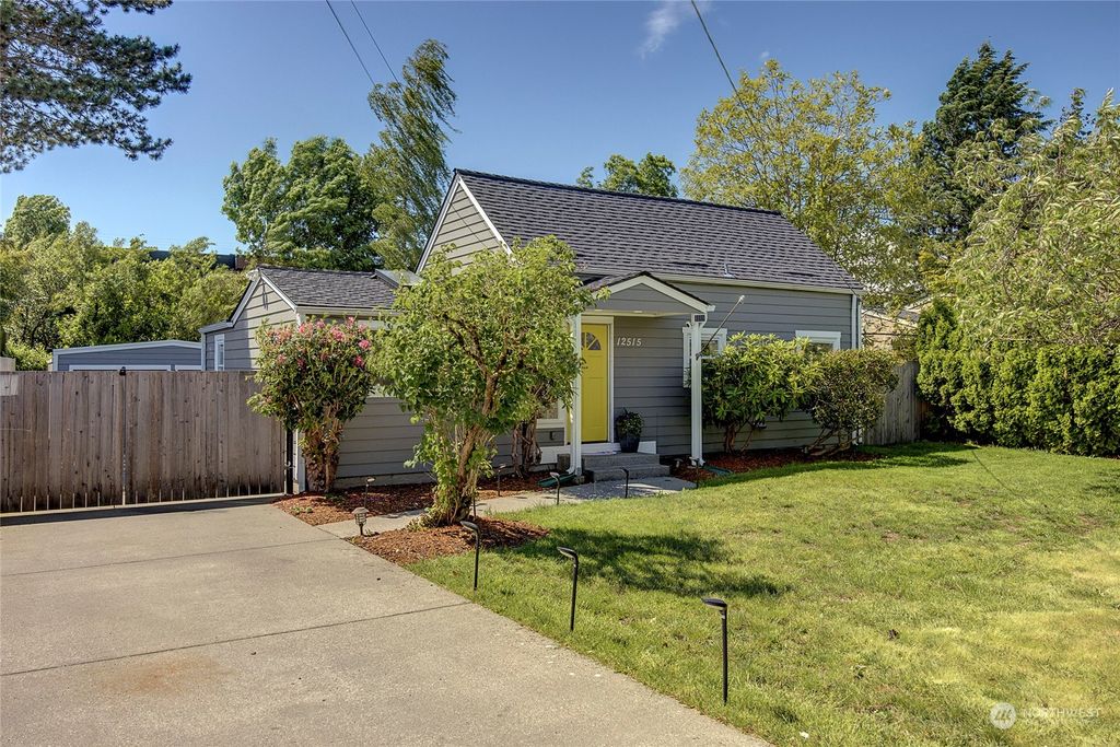 Photo of 12515 Phinney Avenue N, Seattle, WA 98133 (MLS # 2247353)