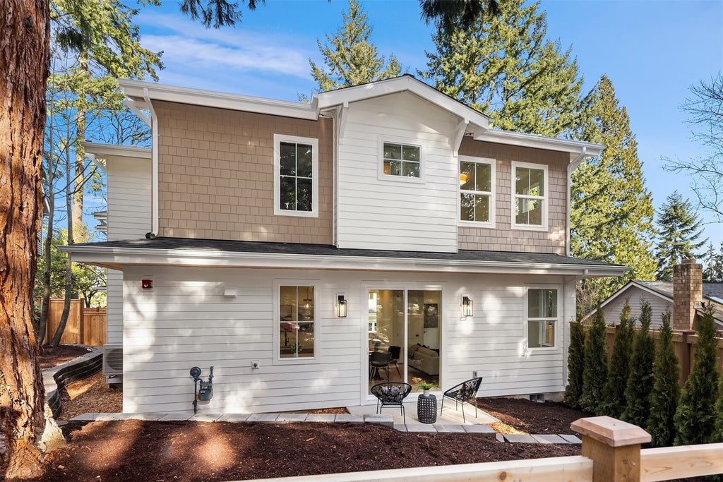 Photo of 11810 NE 103rd Place, Kirkland, WA 98033 (MLS # 2596831)