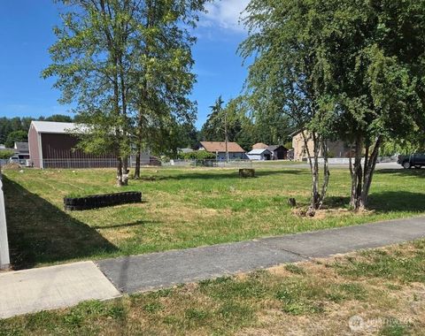 Photo of 105 SW 3rd Street, South Prairie, WA 98385 (MLS # 2543665)