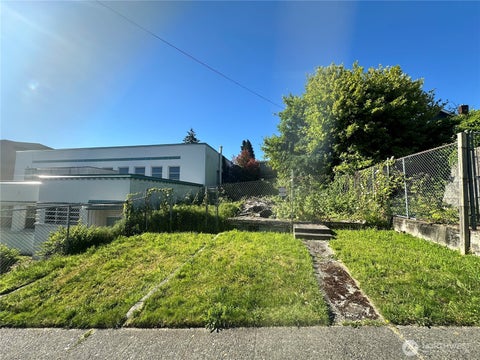 Photo of 1210 35th Street, Everett, WA 98201 (MLS # 2543272)