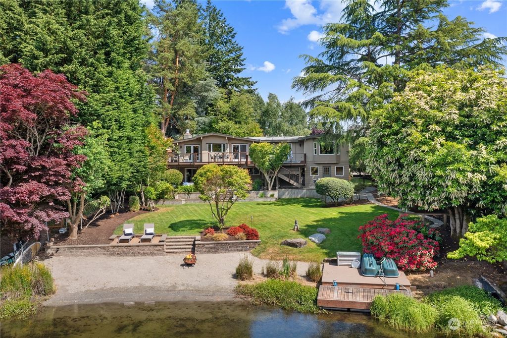 Photo of 19715 1st Place SW, Normandy Park, WA 98166 (MLS # 2127187)