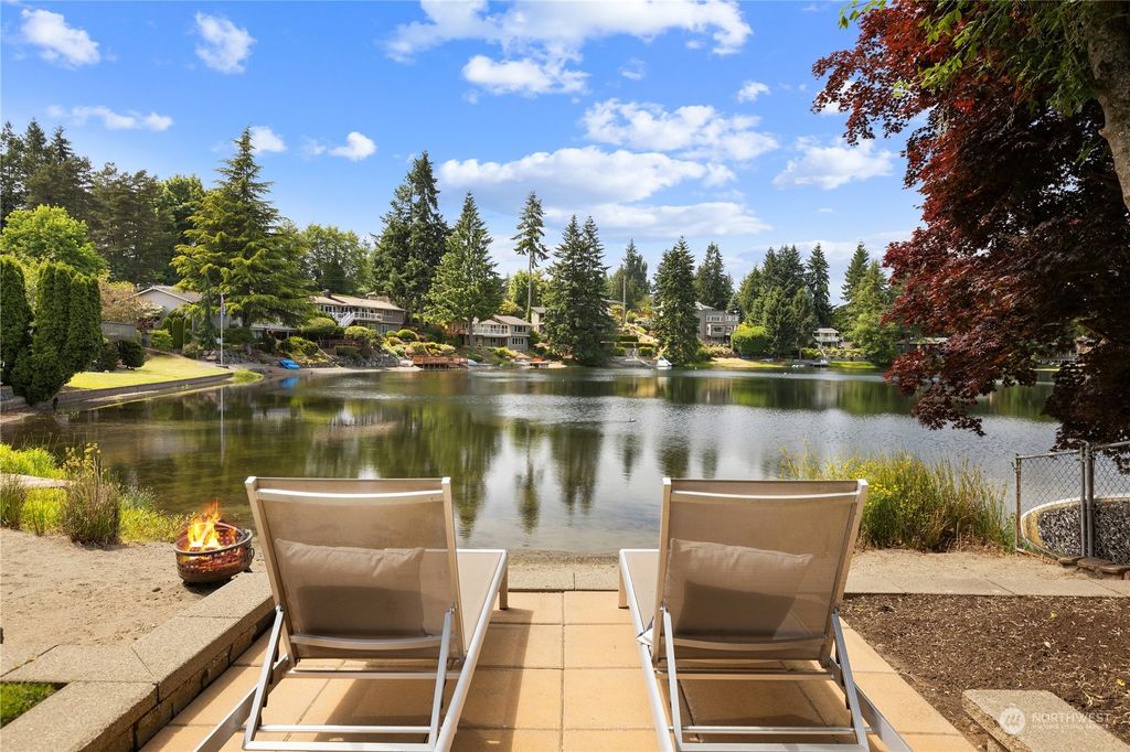 Photo of 19715 1st Place SW, Normandy Park, WA 98166 (MLS # 2127187)