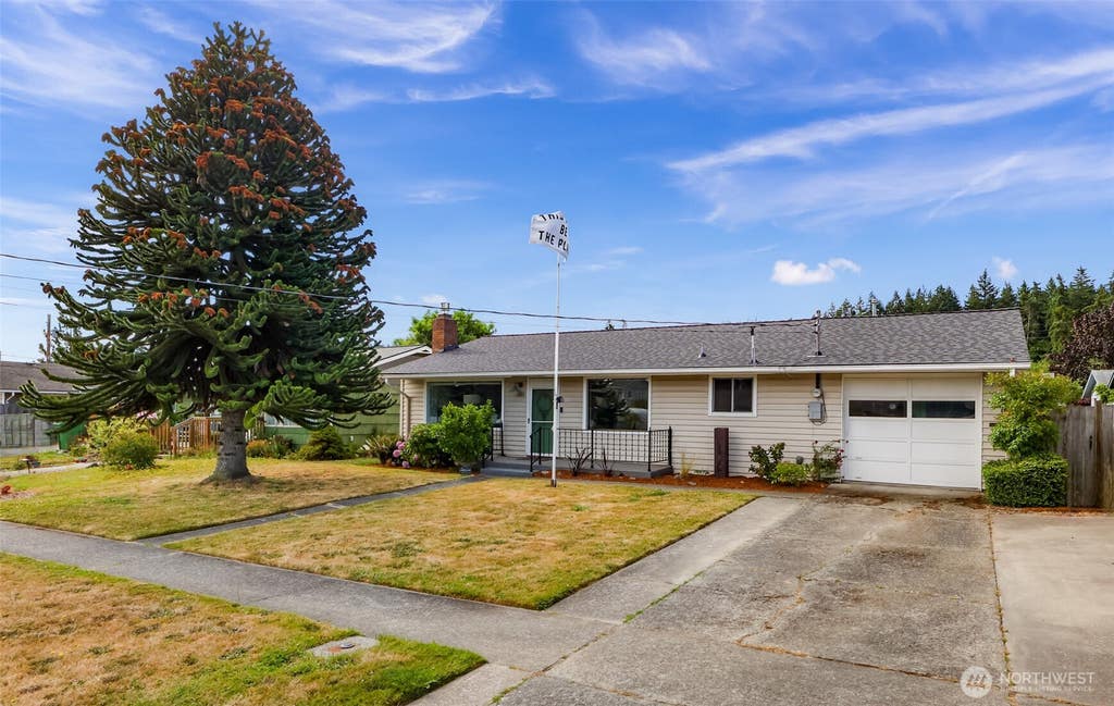 Photo of 1505 39th Street, Anacortes, WA 98221 (MLS # 2561186)