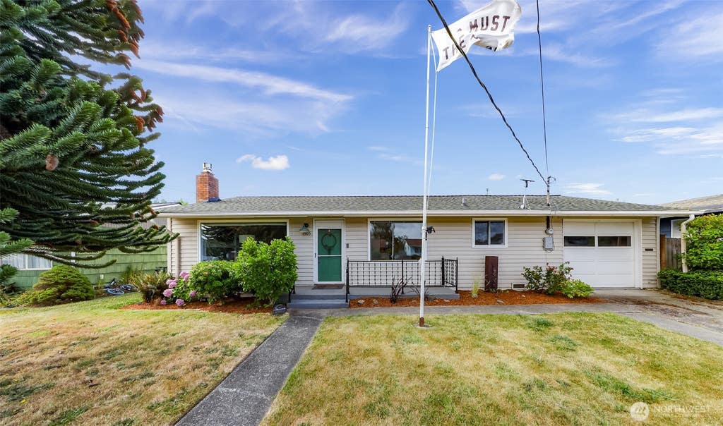 Photo of 1505 39th Street, Anacortes, WA 98221 (MLS # 2561186)