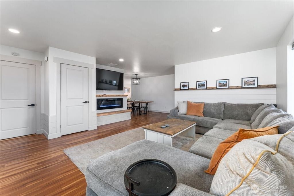 Photo of 3949 NE Vista Del Rey Drive, East Wenatchee, WA 98802 (MLS # 2500333)