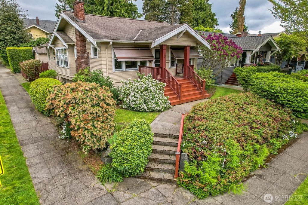 Photo of 4132 Ashworth Avenue N, Seattle, WA 98103 (MLS # 2367251)