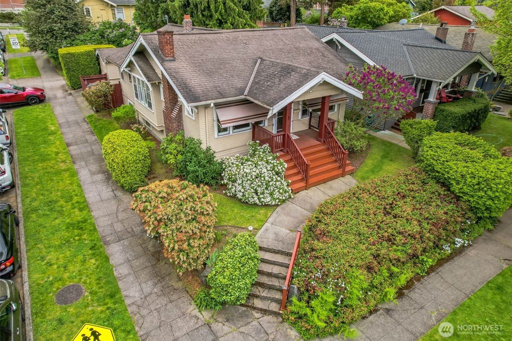 Photo of 4132 Ashworth Avenue N, Seattle, WA 98103 (MLS # 2367251)