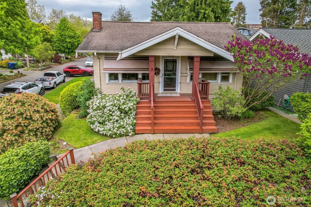 Photo of 4132 Ashworth Avenue N, Seattle, WA 98103 (MLS # 2367251)
