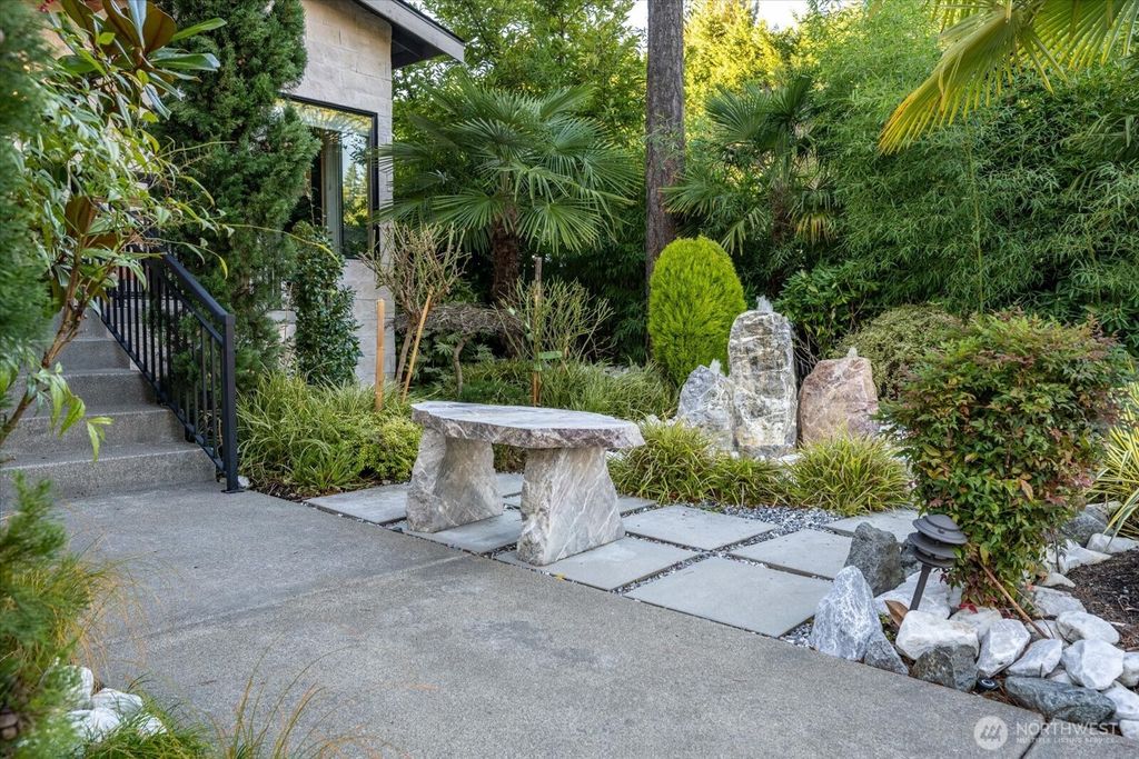 Photo of 1717 99th Avenue NE, Bellevue, WA 98004 (MLS # 2476938)