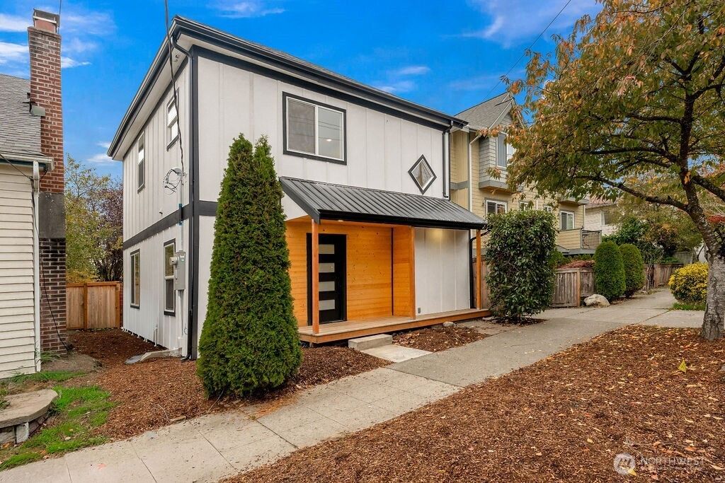 Photo of 161 18th Avenue, Seattle, WA 98122 (MLS # 2451257)