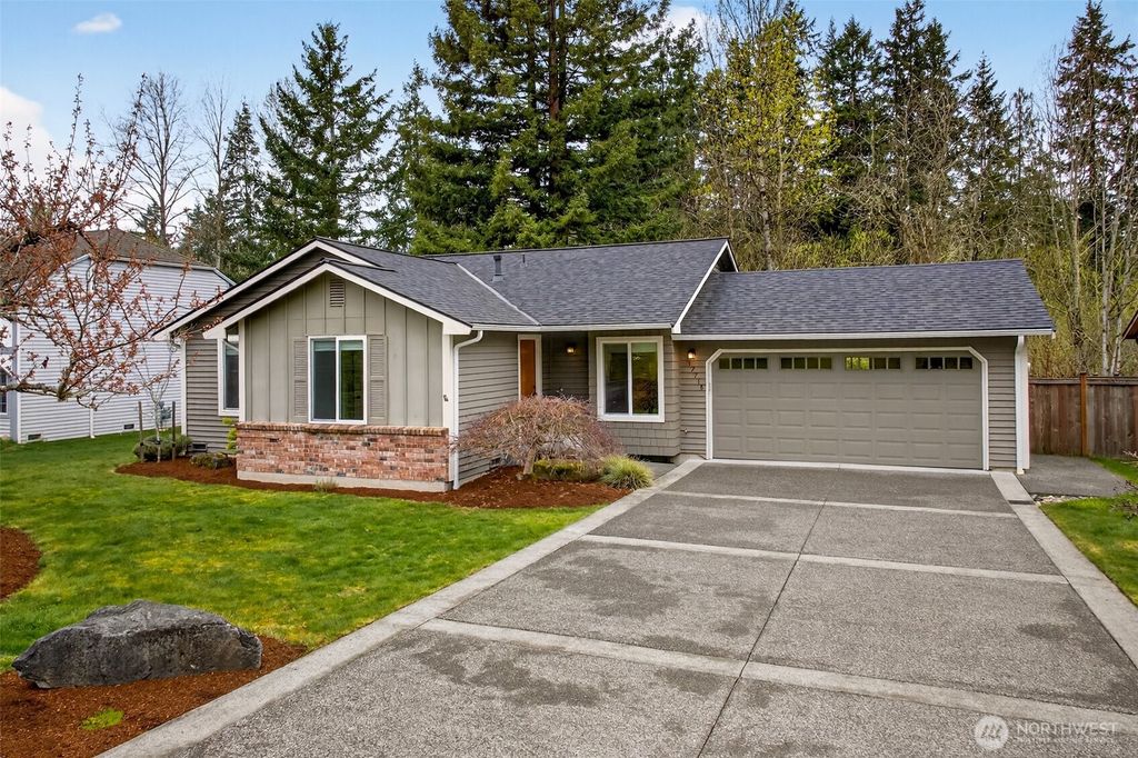 Photo of 17718 NE 137th Court, Redmond, WA 98052 (MLS # 2505304)