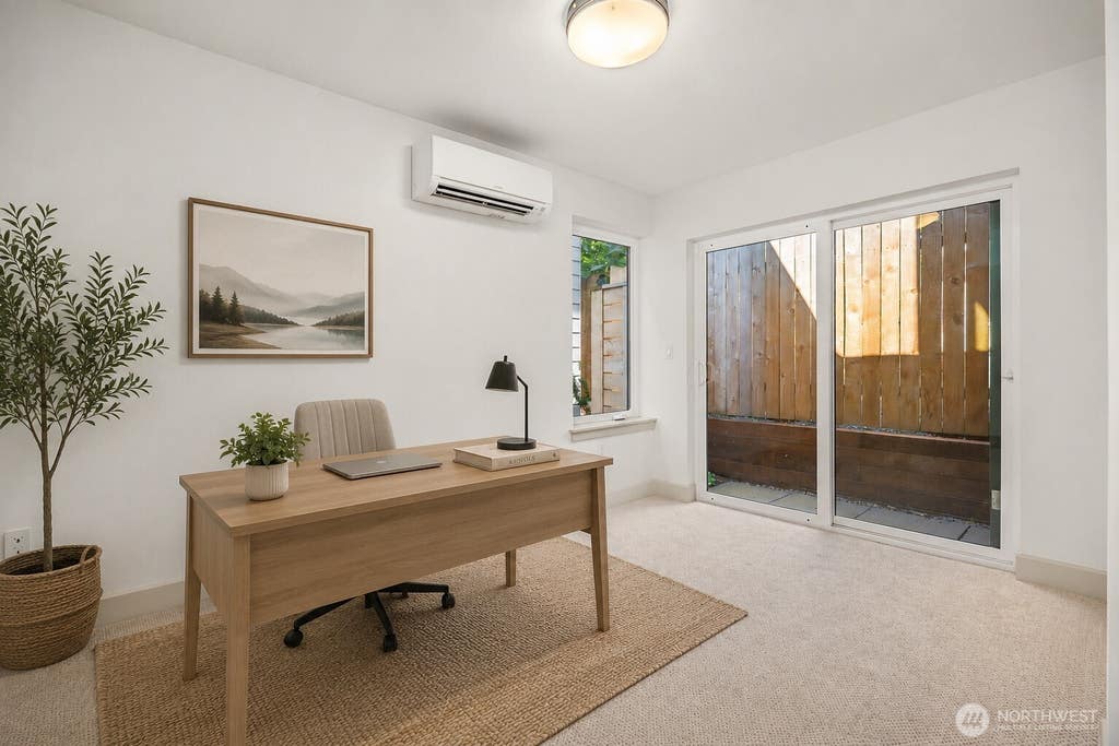 Photo of 1255 NE 100th Street, Seattle, WA 98125 (MLS # 2563734)