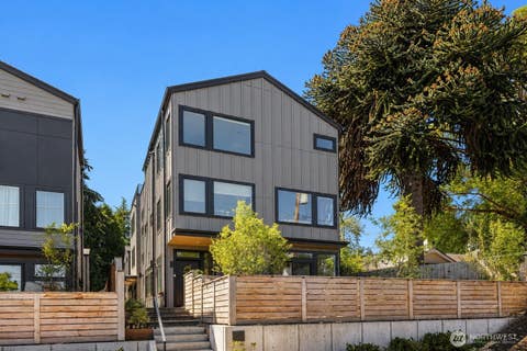 Photo of 1255 NE 100th Street, Seattle, WA 98125 (MLS # 2563734)