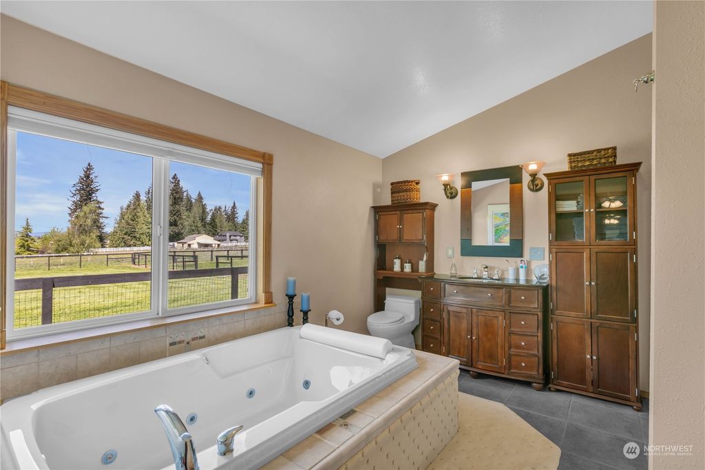 listing image 9368100692104654050