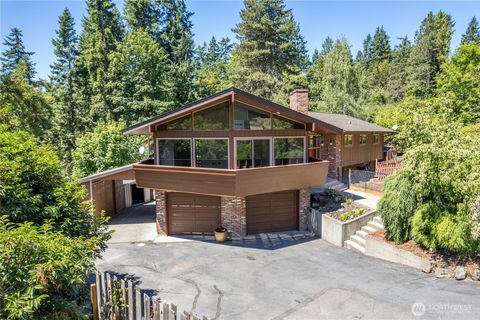 Photo of 2327 Lynnwood Drive, Longview, WA 98632 (MLS # 2413385)