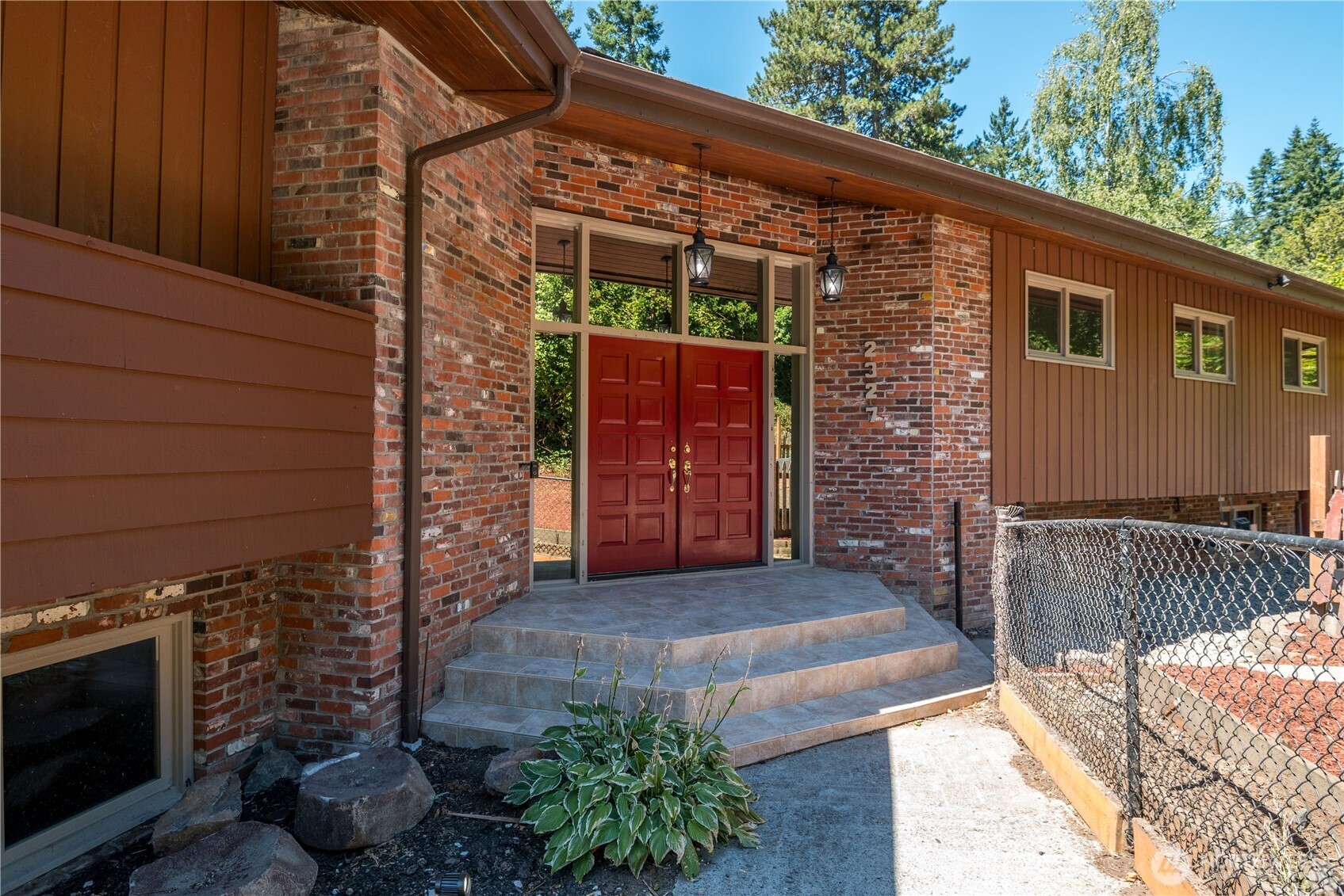 2327 Lynnwood Drive