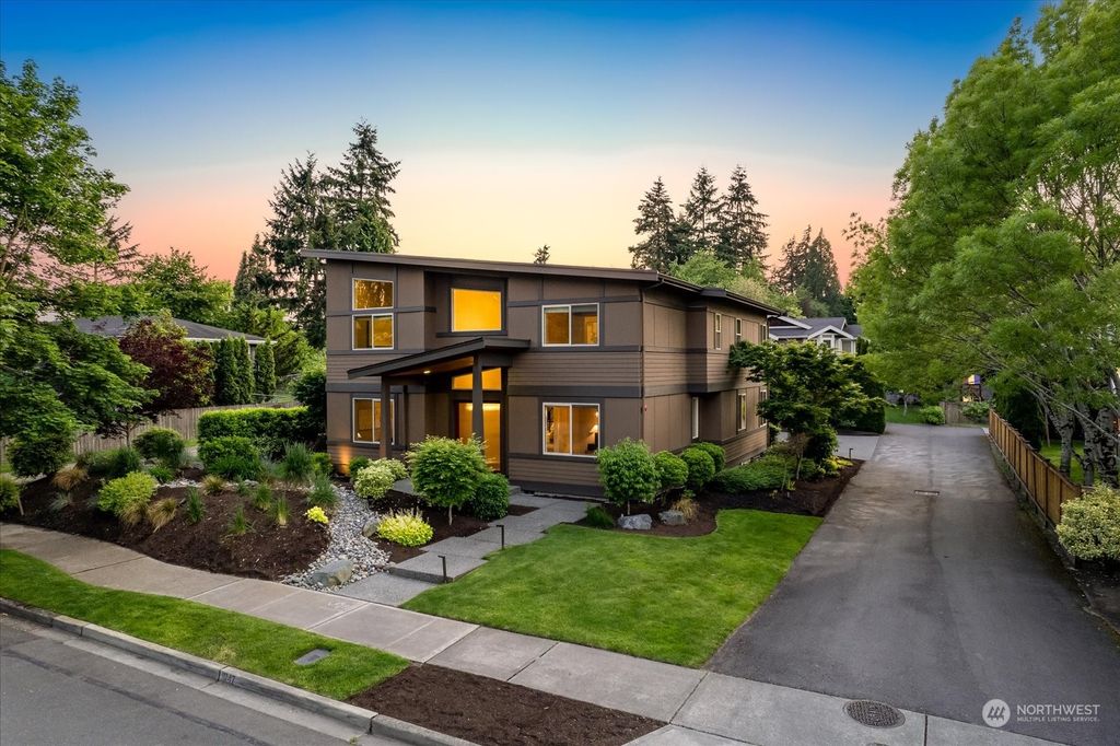 Photo of 1047 5th Street, Kirkland, WA 98033 (MLS # 2074605)