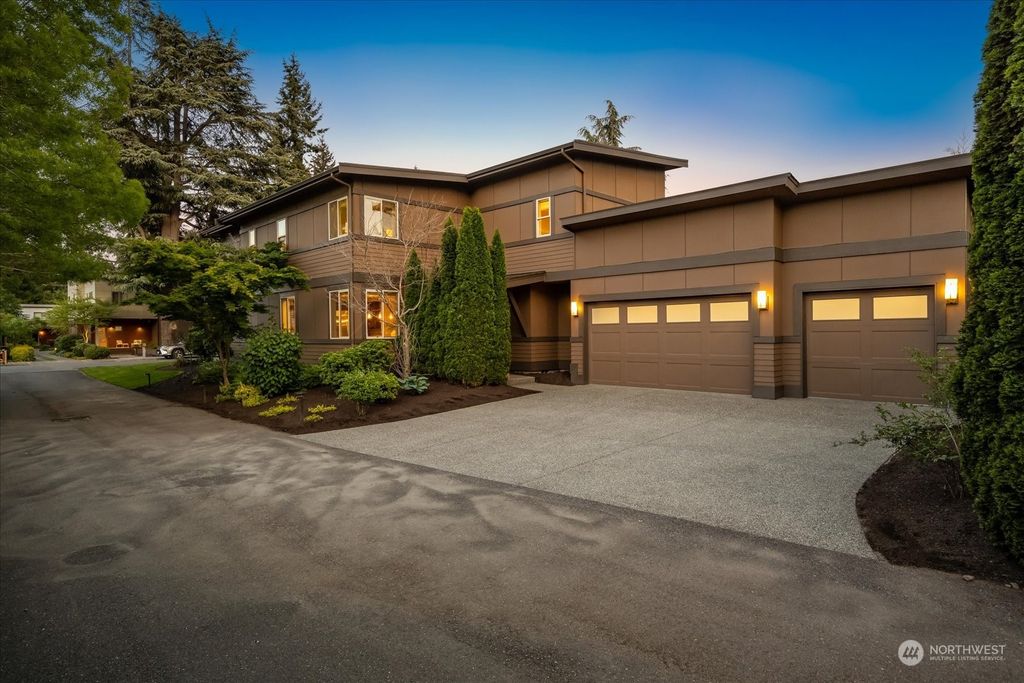 Photo of 1047 5th Street, Kirkland, WA 98033 (MLS # 2074605)