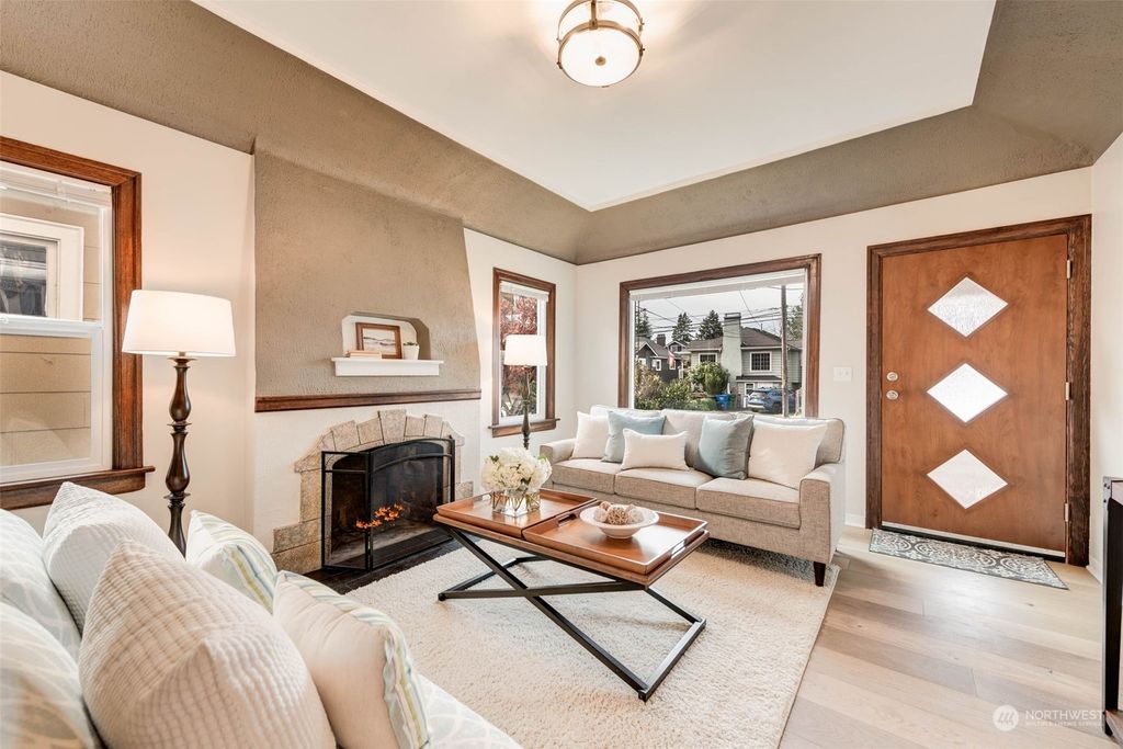 Photo of 6912 15th Avenue NE, Seattle, WA 98115 (MLS # 2178105)