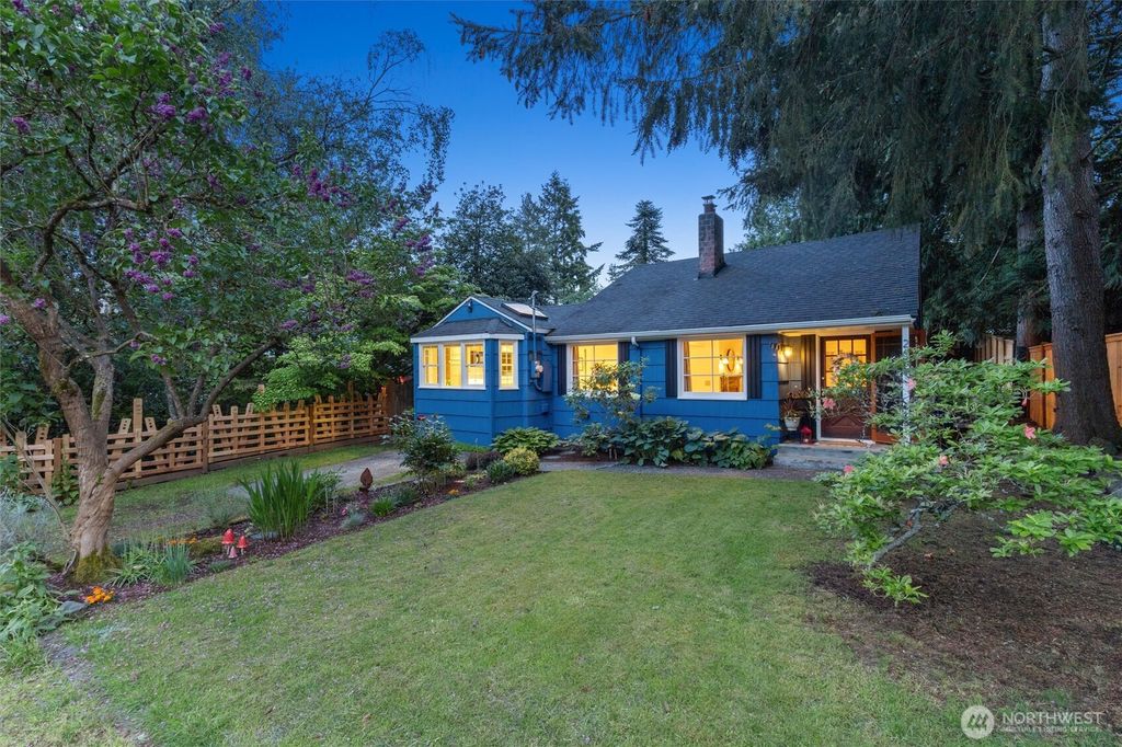 Photo of 2607 NE 137th Street, Seattle, WA 98125 (MLS # 2378016)