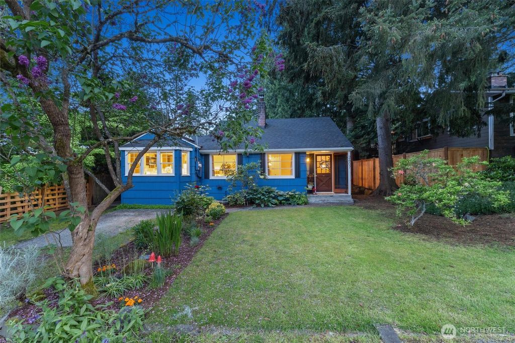 Photo of 2607 NE 137th Street, Seattle, WA 98125 (MLS # 2378016)
