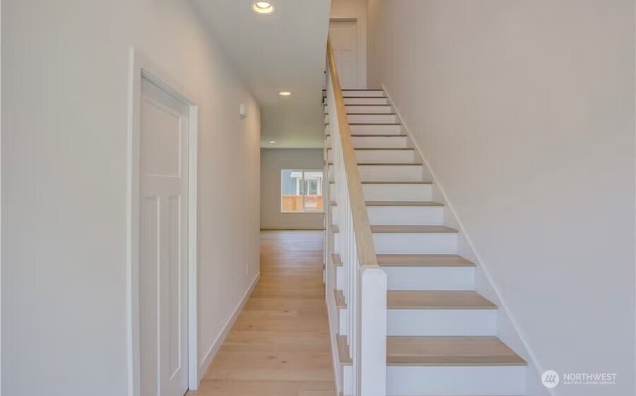 909 Washington Avenue S