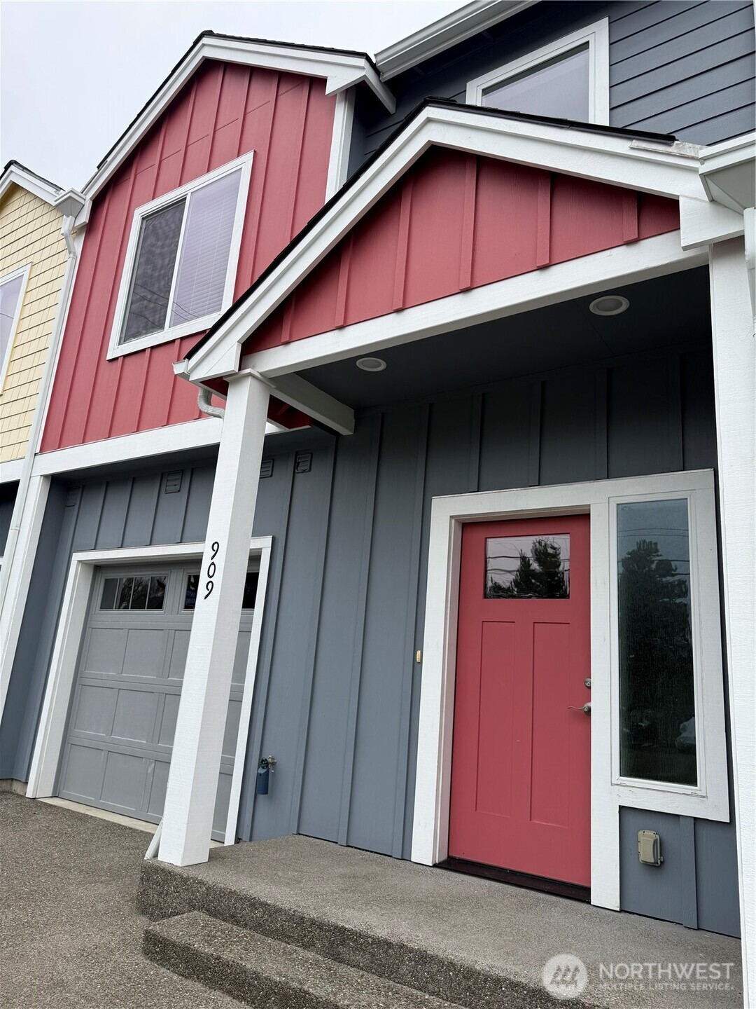 909 Washington Avenue S