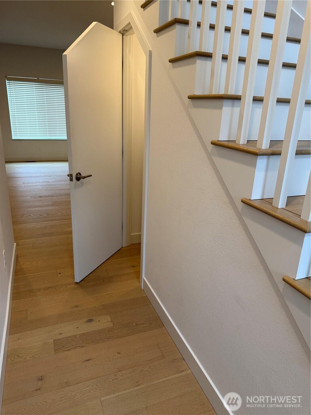 909 Washington Avenue S