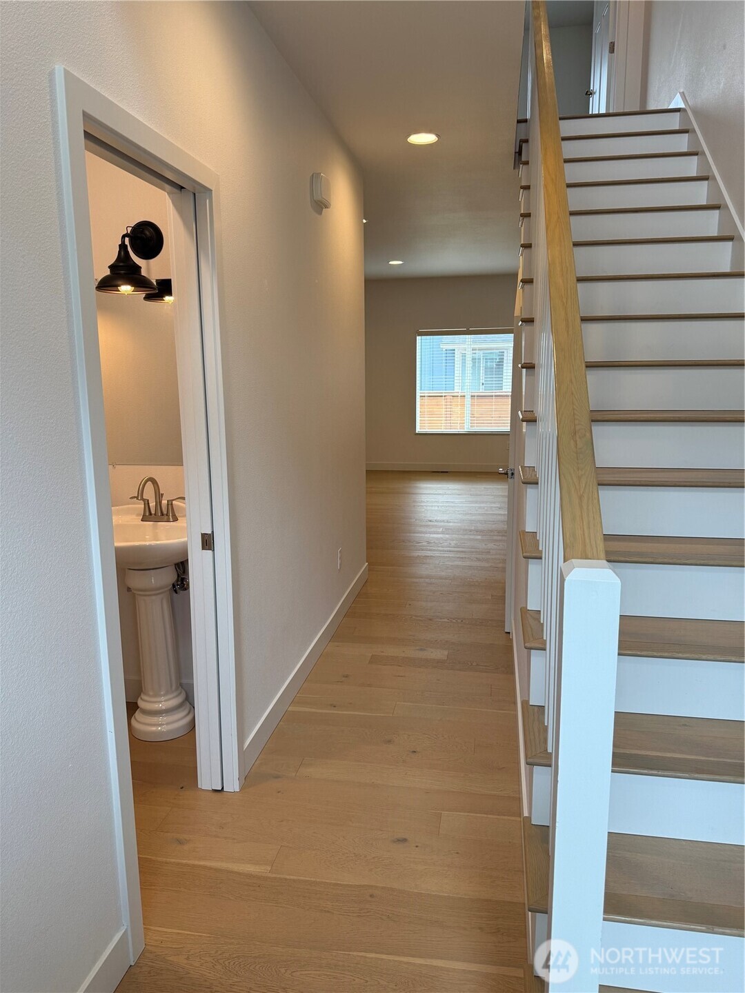 909 Washington Avenue S