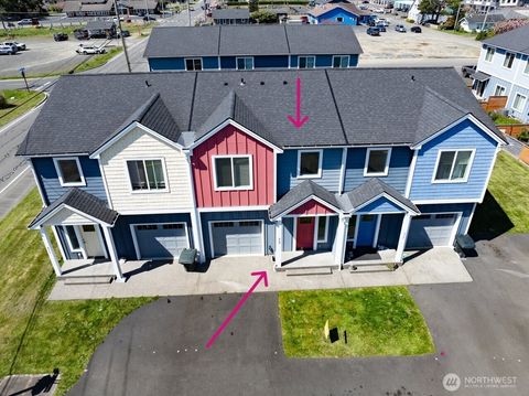 Photo of 909 Washington Avenue S, Long Beach, WA 98631 (MLS # 2483179)