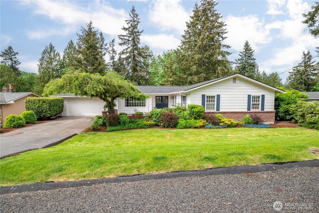 Photo of 303 E Cedar Lane, Longview, WA 98632 (MLS # 2518032)
