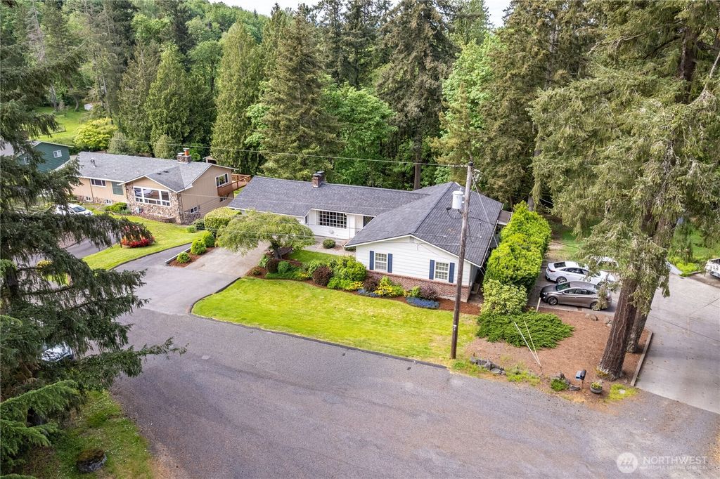 Photo of 303 E Cedar Lane, Longview, WA 98632 (MLS # 2518032)