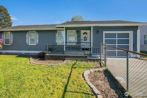 Photo of 535 Diane Street SW, Castle Rock, WA 98611 (MLS # 2531113)