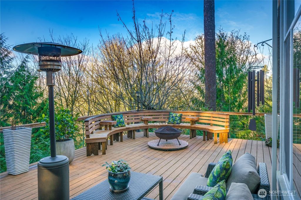Photo of 5325 145th Place SE, Bellevue, WA 98006 (MLS # 2388128)