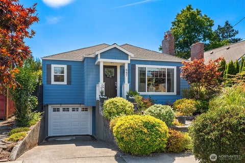 Photo of 847 NE 85th Street, Seattle, WA 98115 (MLS # 2576277)