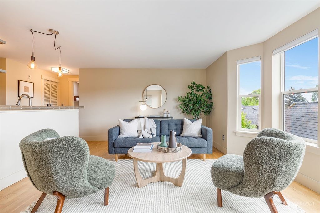 Photo of 209 N 39th Street #303, Seattle, WA 98103 (MLS # 2237834)