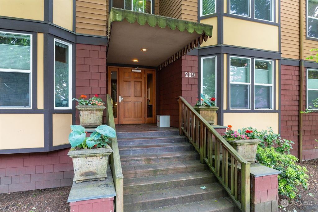 Photo of 209 N 39th Street #303, Seattle, WA 98103 (MLS # 2237834)