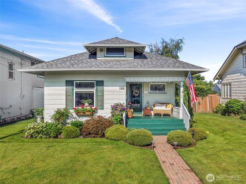 Photo of 722 Alder Avenue, Sumner, WA 98390 (MLS # 2530950)