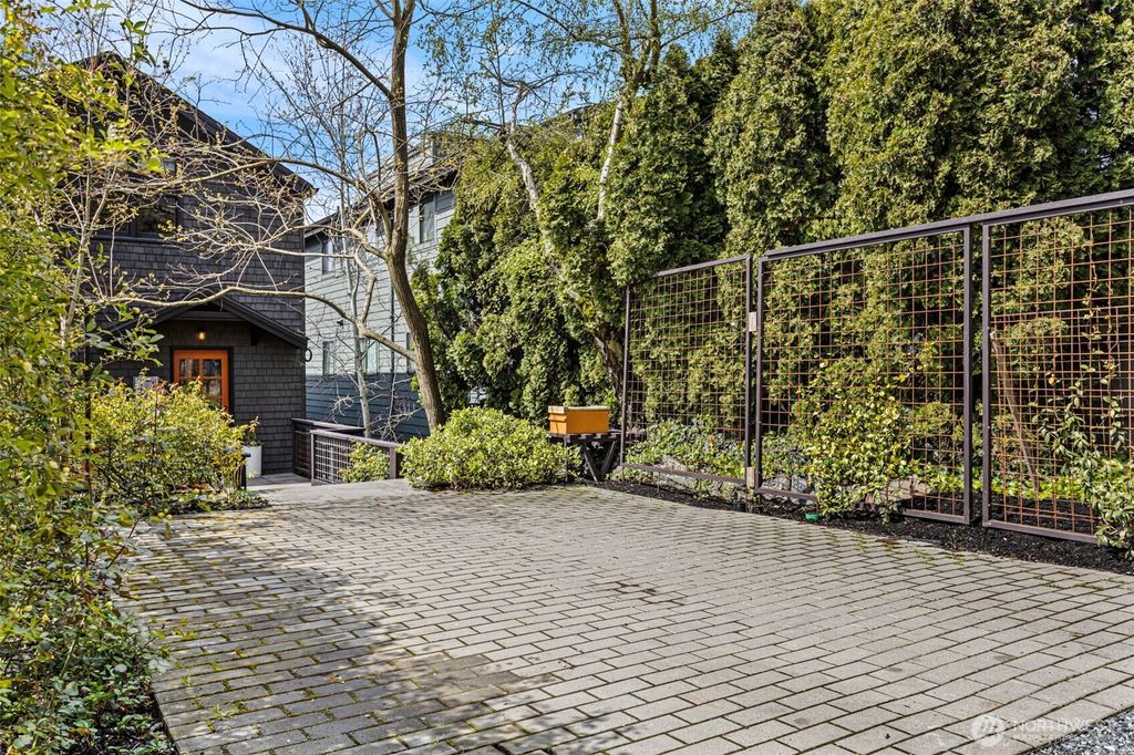 Photo of 1524 10th Avenue W, Seattle, WA 98119 (MLS # 2508679)