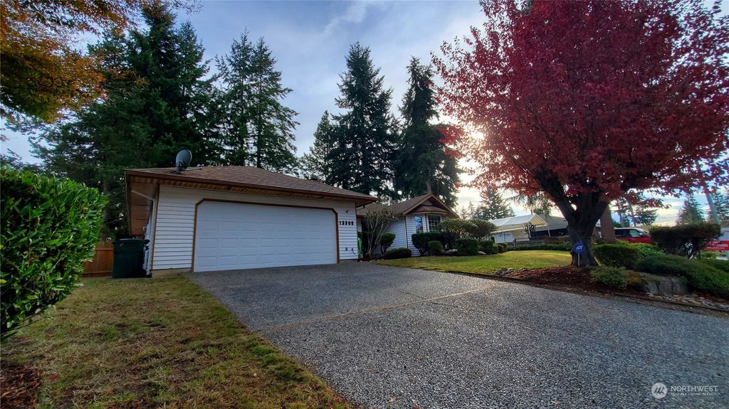 Photo of 13305 27th Drive SE, Mill Creek, WA 98012 (MLS # 1980116)