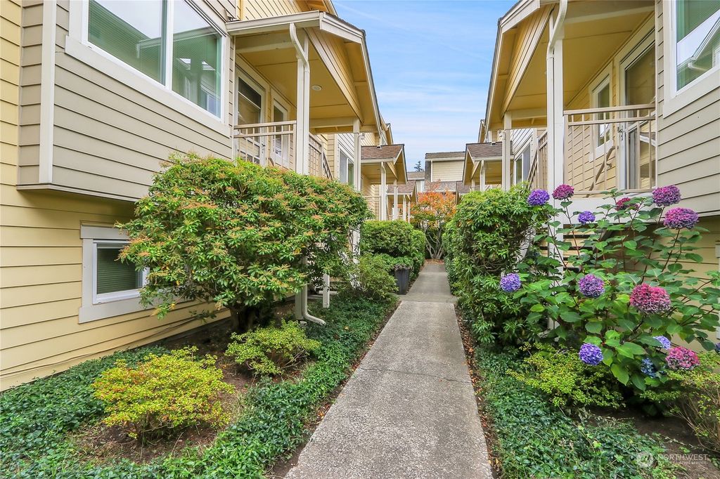 Photo of 624 Daley Street #2, Edmonds, WA 98020 (MLS # 2280200)