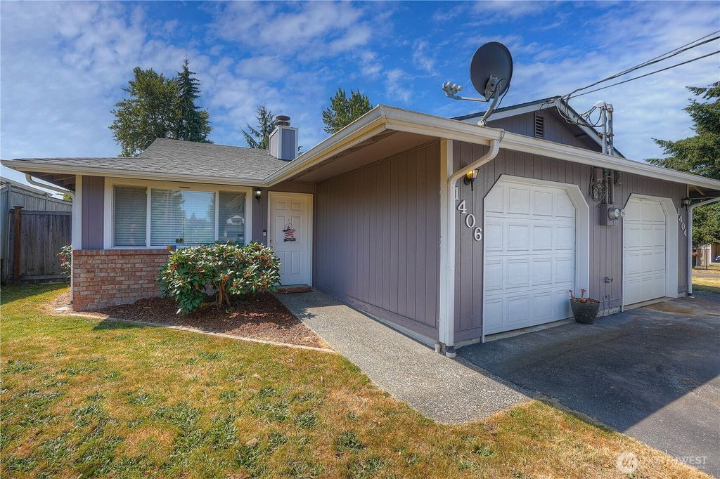 Photo of 1404 103rd Street E, Tacoma, WA 98445 (MLS # 2555389)