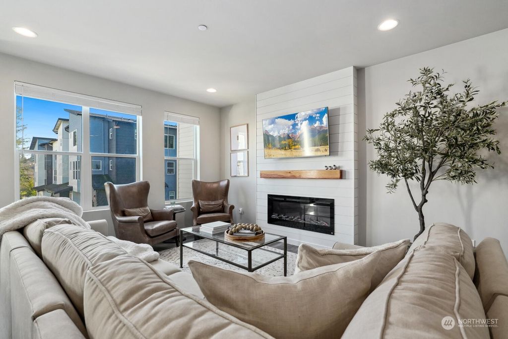 Photo of 13420 Manor Way #C3, Lynnwood, WA 98087 (MLS # 2327989)