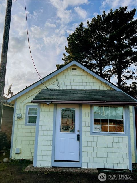 1306 Ocean Beach Blvd S Long Beach WA 98631