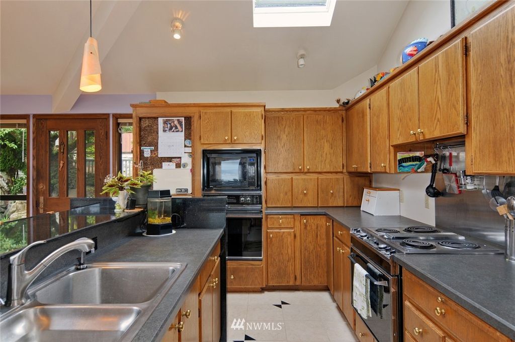 listing image 9360326004399764632