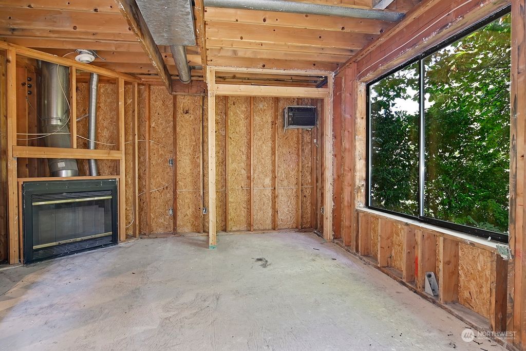 Photo of 6525 37th Avenue NE, Seattle, WA 98115 (MLS # 2188129)