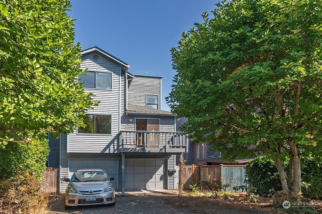 Photo of 6525 37th Avenue NE, Seattle, WA 98115 (MLS # 2188129)